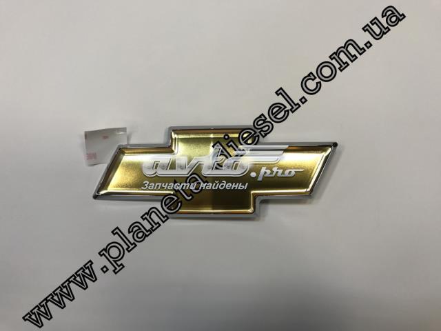 Фирменный значек на багажник Chevrolet Captiva 1