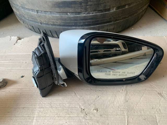 Зеркало заднего вида правое 51167437154 BMW