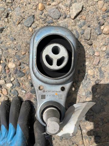 Подушка двигателя A2472400600 MERCEDES
