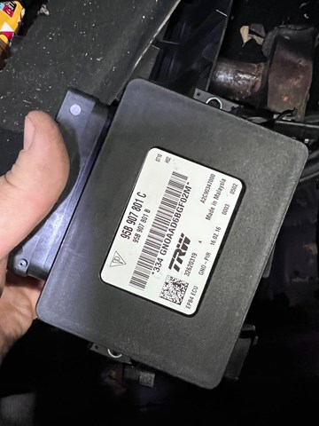 Блок управления электромеханического стояночного тормоза 95B907801C PORSCHE