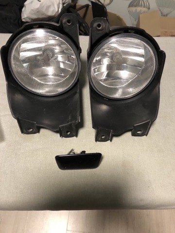 Противотуманка правая 81210AA030 TOYOTA