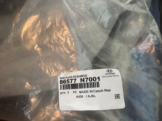 Накладка на передний бампер 86577N7001 HYUNDAI