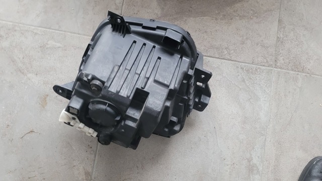 92101N7100 HYUNDAI Левая фара купить в Кривой Рог