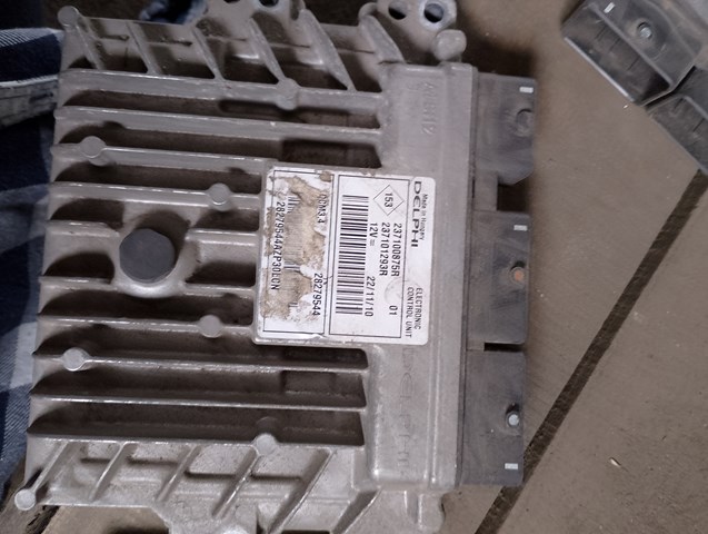 Компьютер двигателя 237100875R RENAULT