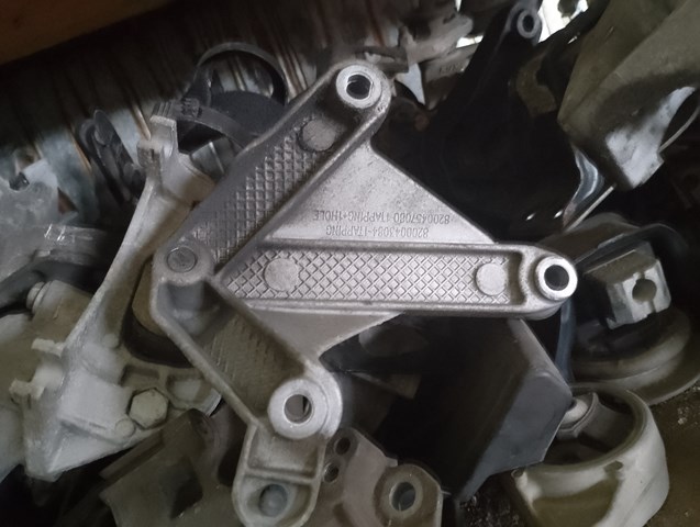Крепление подушки коробки передач 8200043084 RENAULT