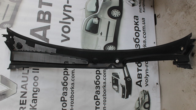 Водосток лобового стекла, жабо 8200439131 RENAULT