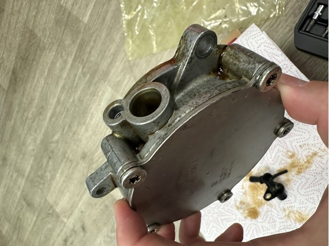 VAG 06M145100L Насос вакуумный в наличии Ужгород
