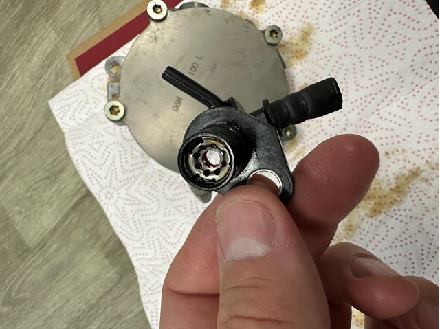 06M145100L VAG Насос вакуумный купить в Кривой Рог