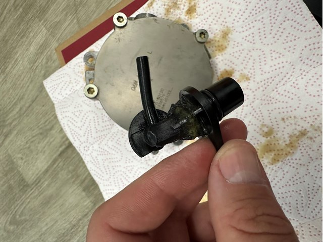 VAG 06M145100L Вакуумный насос в наличии Черновцы