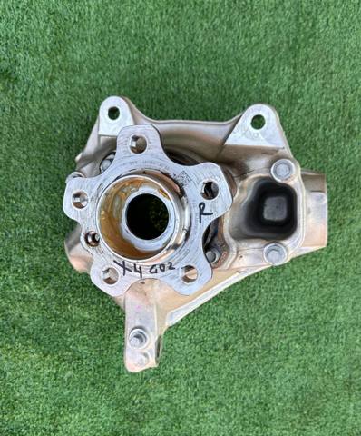Цапфа передняя правая 31216882600 BMW