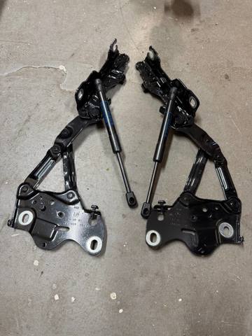 Петля капота, левая 41009477741 BMW