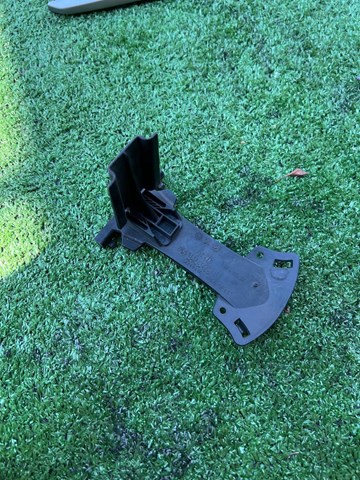 Направляющая переднего бампера 51117296331 BMW