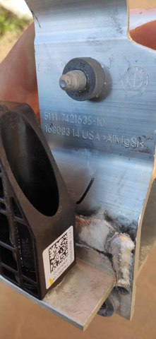 Кронштейн усилителя переднего бампера 51117421635 BMW