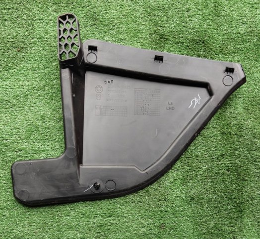 Заглушка жабо боковая 51717434881 BMW