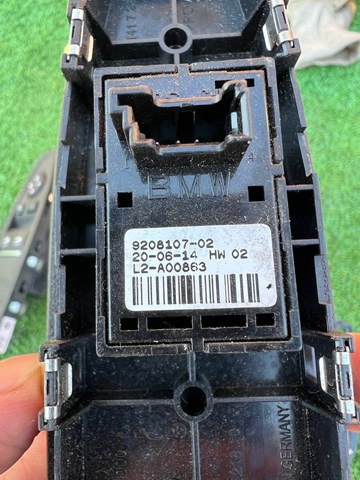 Кнопка стеклоподъемника передняя правая 61319208107 BMW