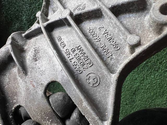 Кронштейн компрессора кондиционера 64557585167 BMW