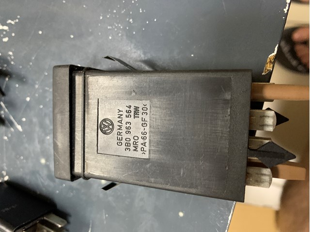 VAG 8D0963563 в наличии Запорожье