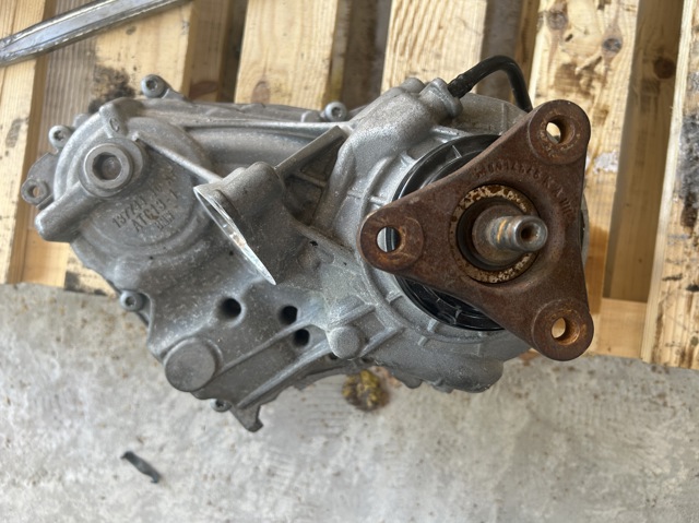 Раздатка, коробка раздаточная 27107889033 BMW