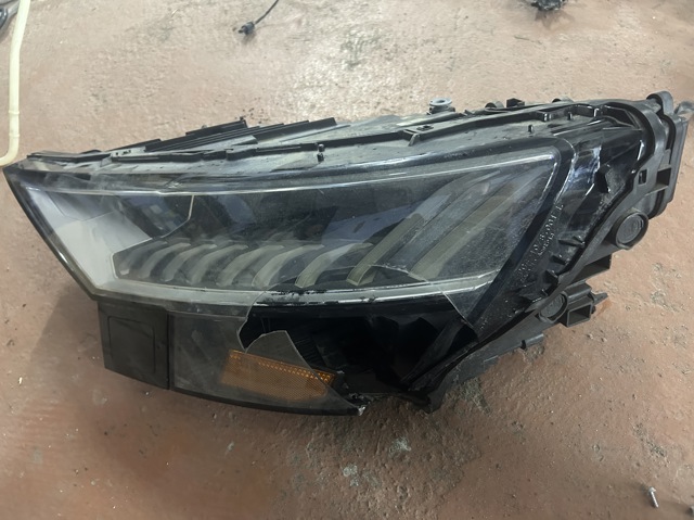 Фара дальнего света в сборе 4M8941783B VAG