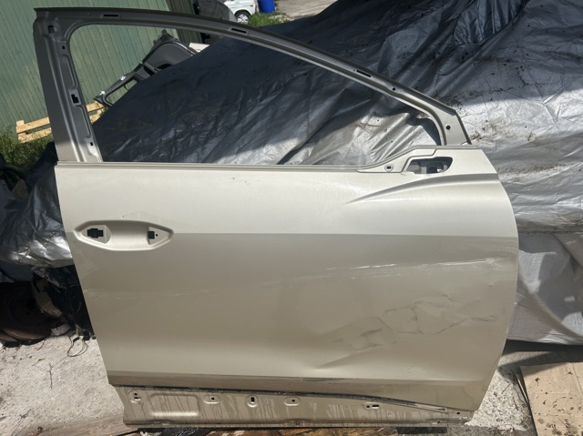 Пассажирская передняя дверь 89A831052 VAG