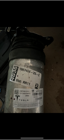 Стойка задняя правая 106746625C TESLA