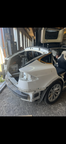Боковая часть задняя правая 1073168S0B Tesla Model