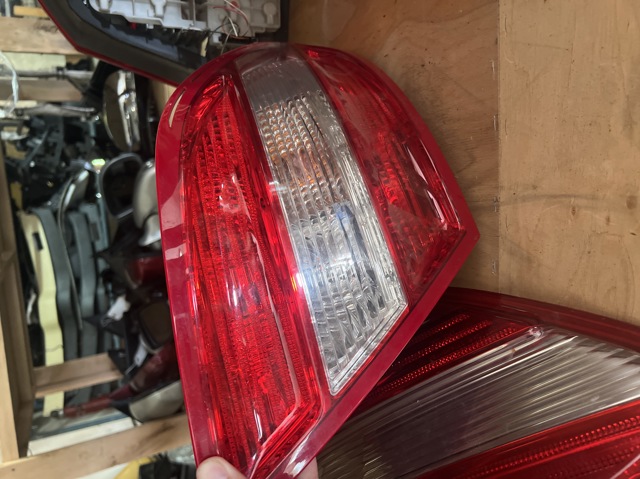 Задний левый стоп 2048200164 MERCEDES