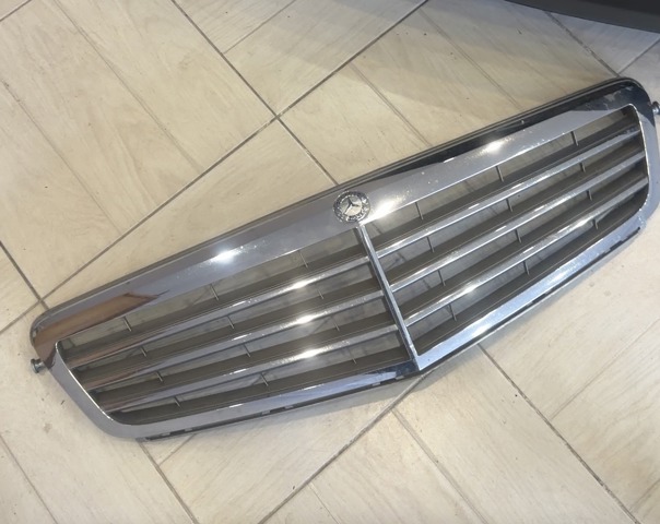 Решетка 2048800323 MERCEDES