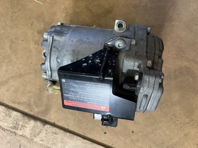 Компрессор хладагента 926003NG0A NISSAN