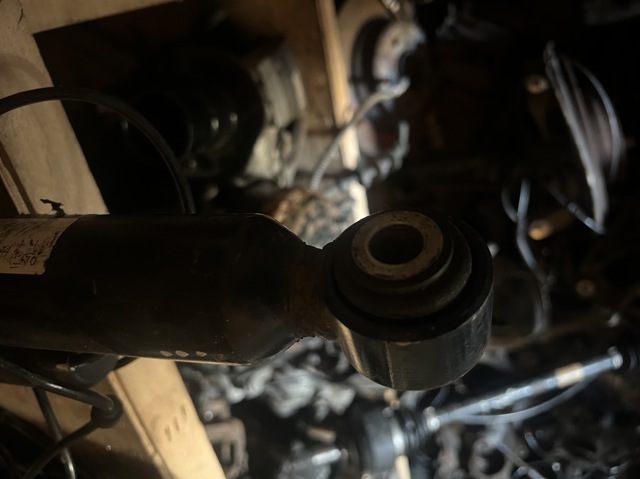 A2213205613 MERCEDES Амортизатор задний правый купить в Кривой Рог