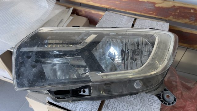 Фара дальнего света в сборе 260609154R RENAULT