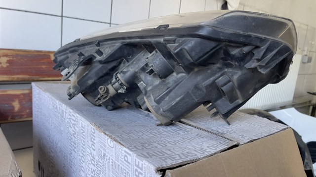 RENAULT 260609154R Левая фара в наличии Ирпень