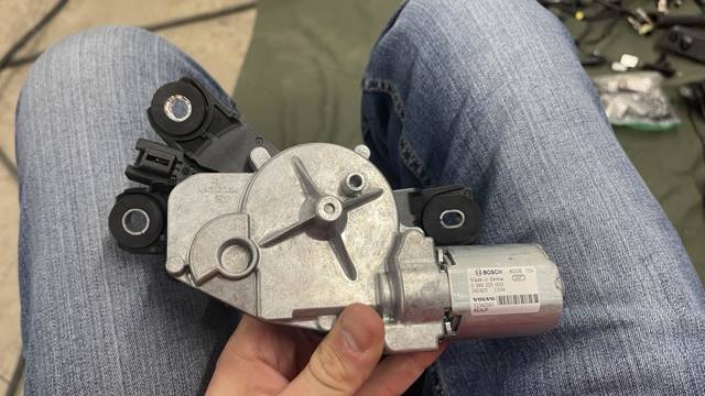 Моторчик заднего стеклоочистителя 32342591 VOLVO