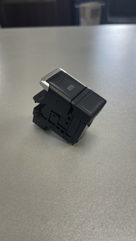 Клавиша электромеханического стояночного тормоза 3CN927225 VAG