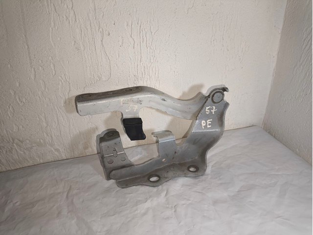 Шарнир капота левый 5342006160 TOYOTA