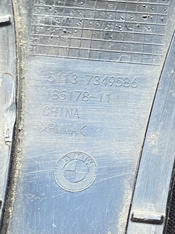 Накладка решетки радиатора нижняя 51137349586 BMW