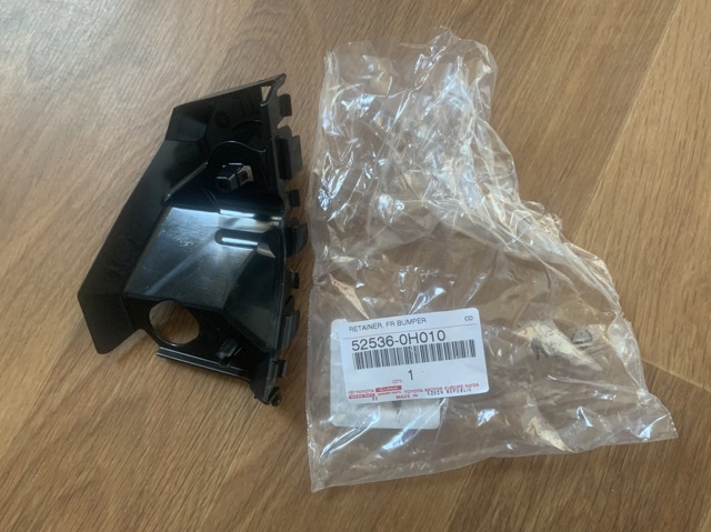 Кронштейн бампера переднего, левый 525360H010 TOYOTA