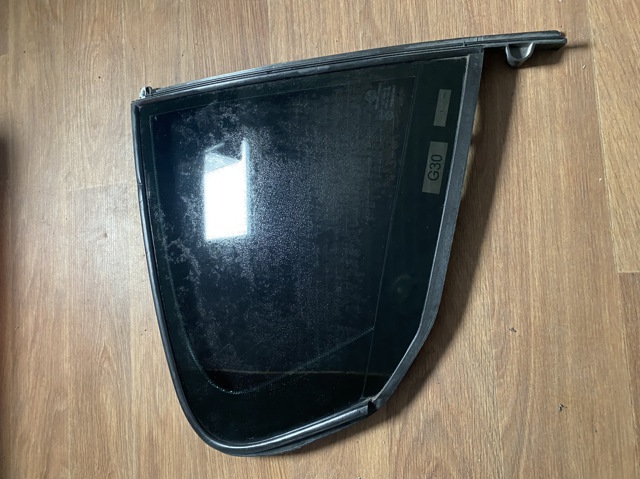 Стекло угловое двери задней 7381348 BMW