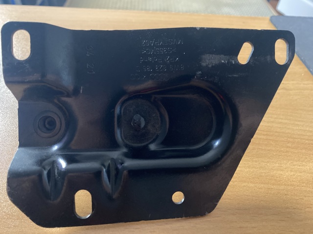 Стояк-крюк замка капота 8W0823186D VAG