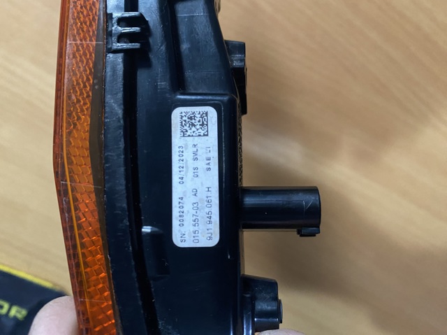 9J1945061H PORSCHE Повторитель поворота на крыле левый купить в Житомир