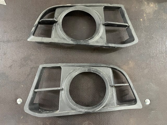 Правая решетка переднего бампера 51118059002 BMW