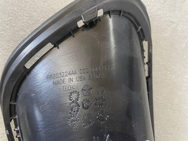 Заглушка, решетка противотуманных фар бампера переднего, правая 68203224AA CHRYSLER