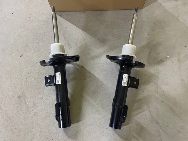 Амортизатор передней подвески левой Mazda CX-30