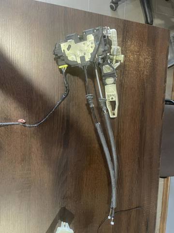 Замок двери водителя 813102B070 HYUNDAI