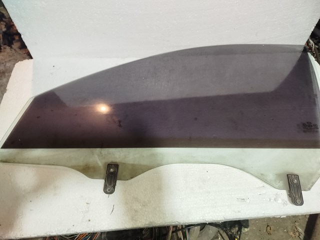 Стекло передней двери, левой 824102F010 HYUNDAI