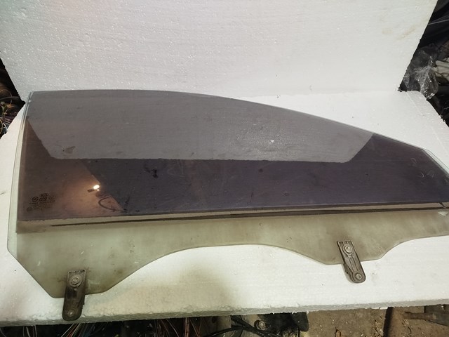 Стекло пассажирской двери 824202F010 HYUNDAI