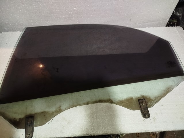 Стекло задней двери, левой 834102F011 HYUNDAI