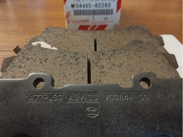 Колодки передние 0446560380 TOYOTA