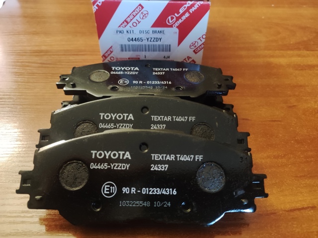 Колодки тормозные передние дисковые 04465YZZDY TOYOTA