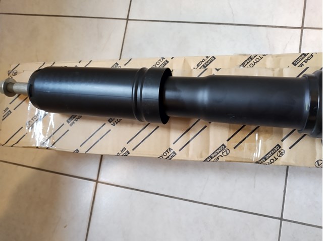 Амортизаторы передние 4851069395 TOYOTA